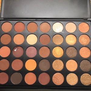 Eyeshadow pallet